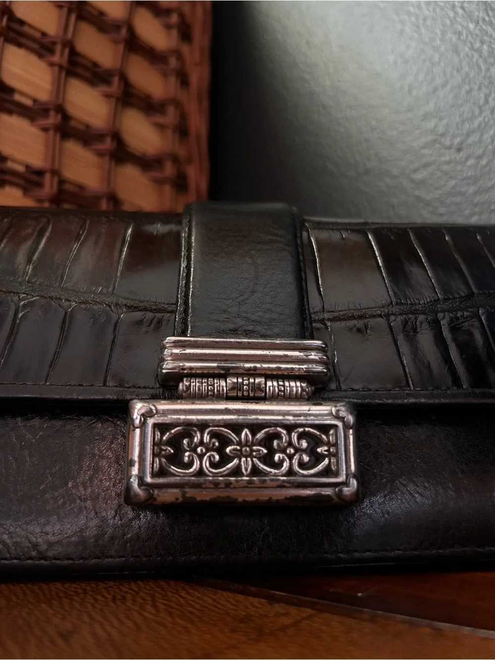 vintage Brighton croc-embossed black leather crossbody wallet - Picture 2 of 16